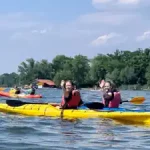 adventure-pur–auf-dem chiemsee-zur-kajaktour-im-englisch-sportcamp