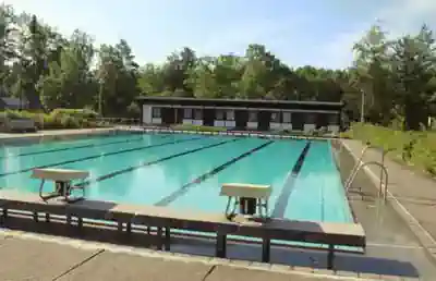 unser-25-meter-freibad-im-kiez-am-braunsteich-fuer-den-wassersport