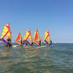 schnupperkurs-surfen-lernen-auf-der-ostsee-im-ferienlager-schubybeach