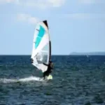 surf-jugendreise-auf-der-ostsee-mit-gutem-wind